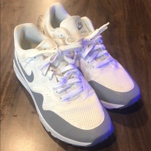 Nike air tennis shoes